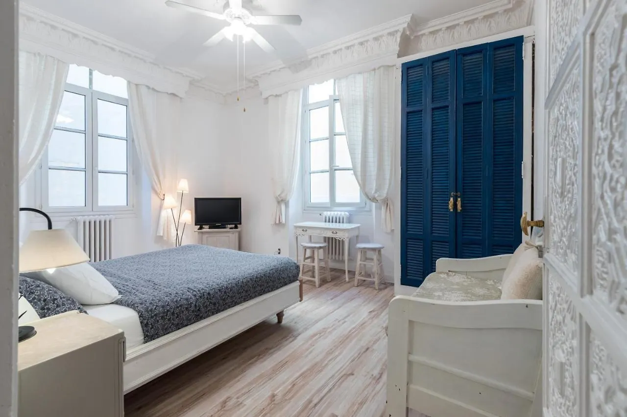 Apartment L'Oustaria 3 Bedrooms Apartment, Old Town Nice
