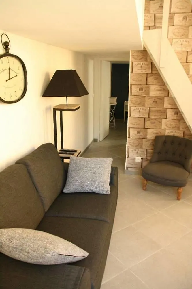 L'Oustaria 3 Bedrooms Apartment, Old Town Nice Apartment