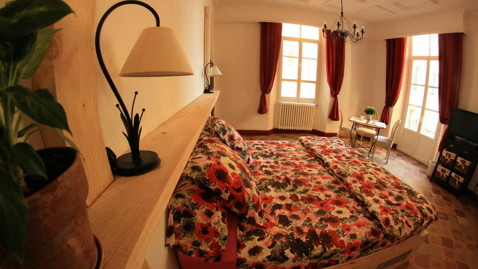 Apartment L'Oustaria 3 Bedrooms Apartment, Old Town Nice