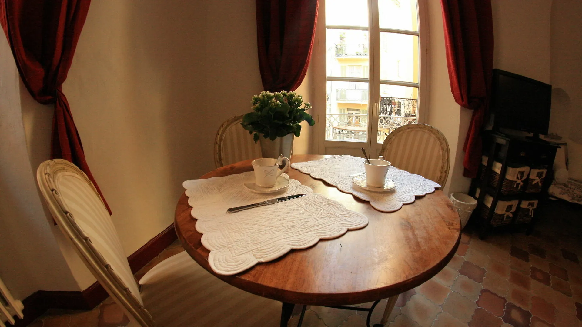 Apartment L'Oustaria 3 Bedrooms Apartment, Old Town Nice