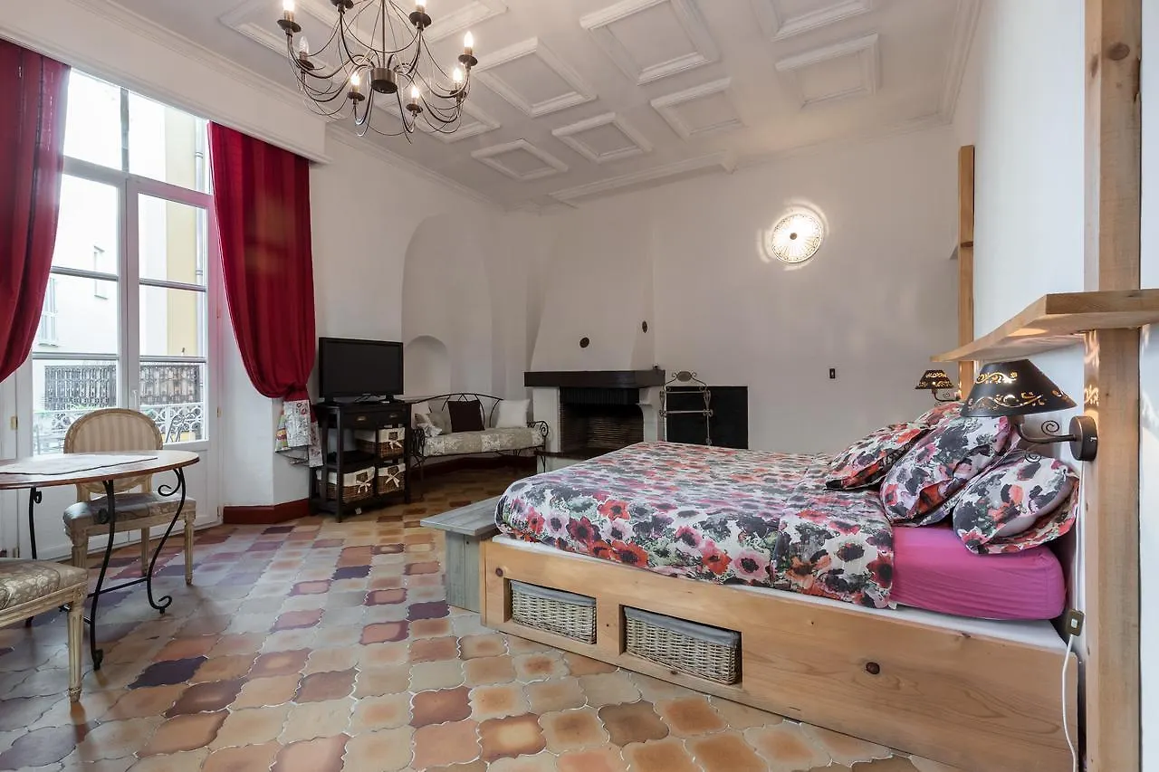 L'Oustaria 3 Bedrooms Apartment, Old Town Nice Apartment