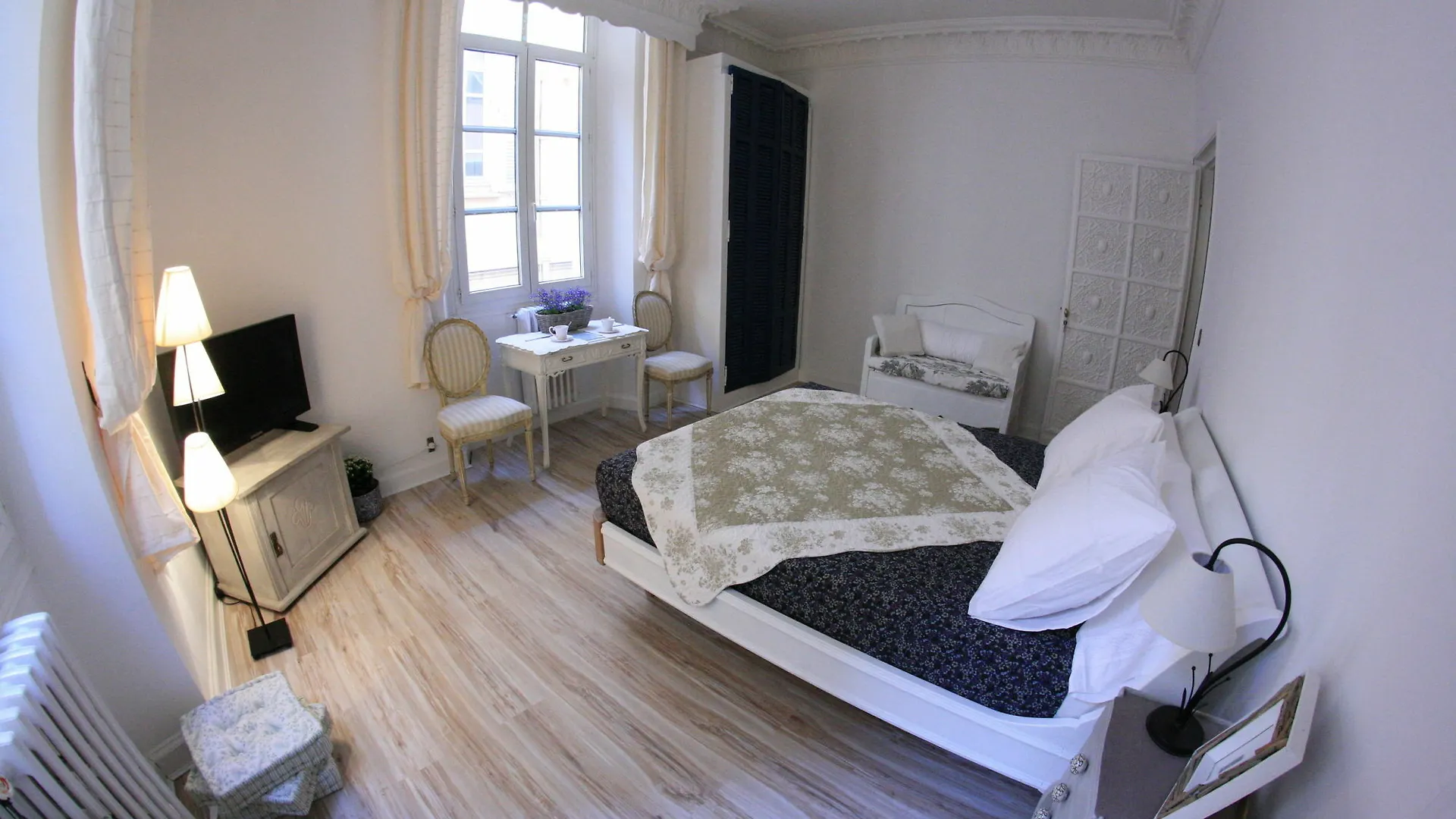 L'Oustaria 3 Bedrooms Apartment, Old Town Nice Apartment