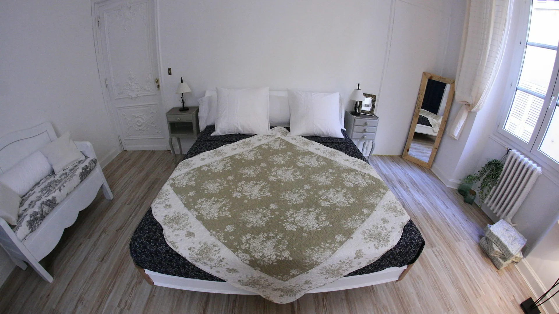 L'Oustaria 3 Bedrooms Apartment, Old Town Nice Apartment